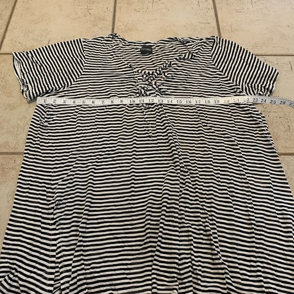 💙 Cover Me Black and White Striped Lace-Up Swimsuit Cover Up - Picture 3 of 5